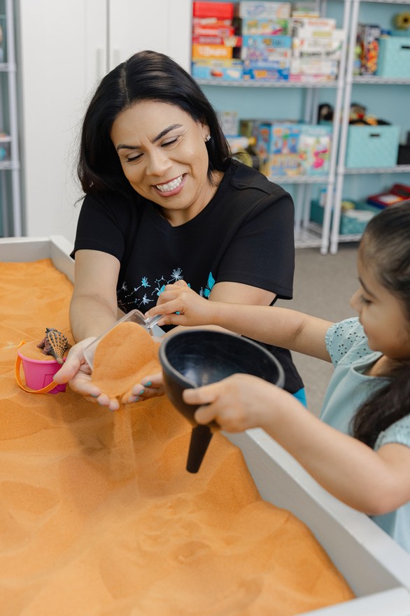 Synergetic play therapy - Veronica Tovar with child Synergetic play therapy - Veronica Tovar with child